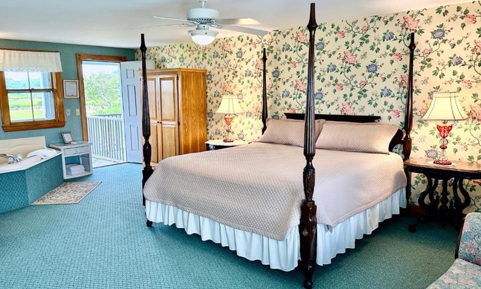 Block Island Bed & Breakfast | Rose Farm Inn