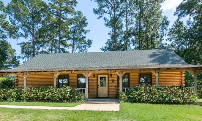 Woden Cabin | Rose Hall at Tall Timbers Retreat! Seats 75.