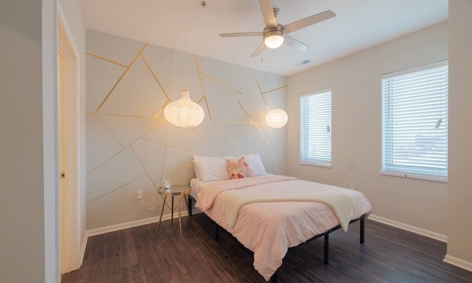 North Kansas City Apartment | Rose Haven Retreat 2BR Loft 1.7 Miles to Downtown