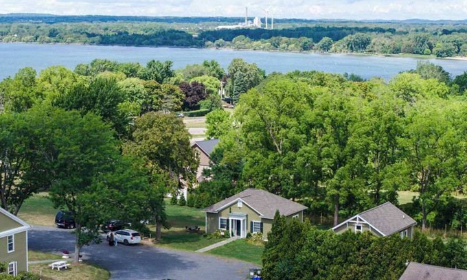 Geneva House | Rose Hill Cottage Lake Views & Mansion Grounds