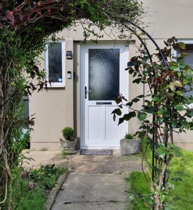 Sholden House | Rose House, with garden, ideal for couples and families with easy parking
