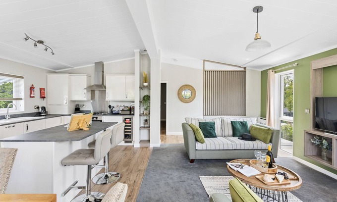 Lifton House | Rose Lodge, 21 Roadford Lake Lodges