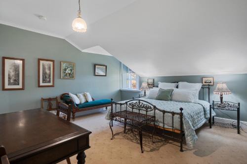 Franklin Bed & Breakfast | Rose Room, Franklin Lodge, Huon Valley
