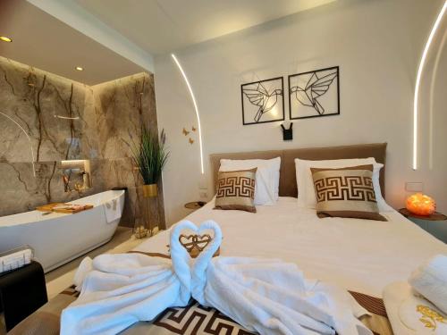 Caesarea Apartment | Rose Suite