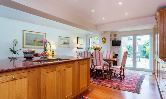 Earlsfield House | Rose-Tinted Charm, by Veeve