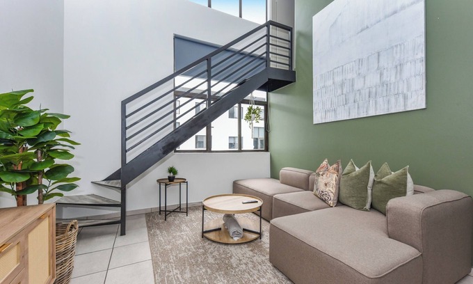 Parkwood Apartment | Rosebank's Finest: 2-Bedroom Penthouse Living