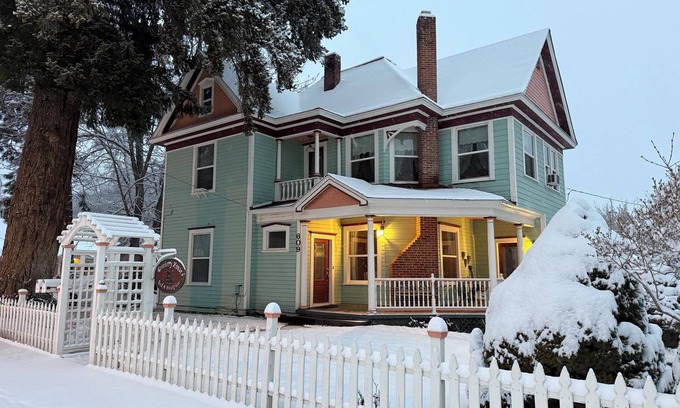 Susanville Bed & Breakfast | Roseberry House Bed & Breakfast
