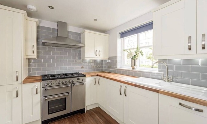 Murrayfield Apartment | Roseburn Edinburgh Beautiful 2 Bedroom Apartment