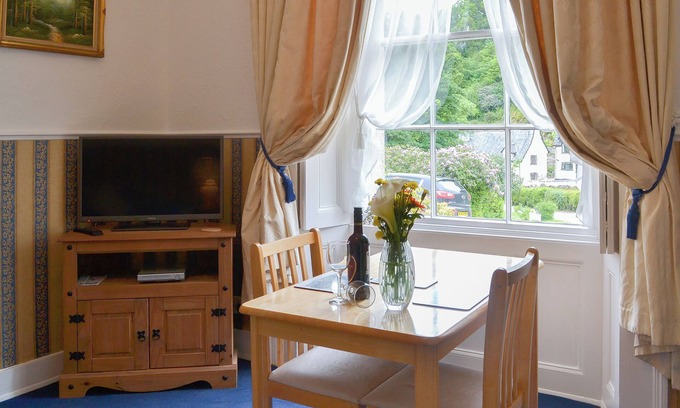 Liskeard Cottage | Rosecraddoc Manor - Natalie Jane