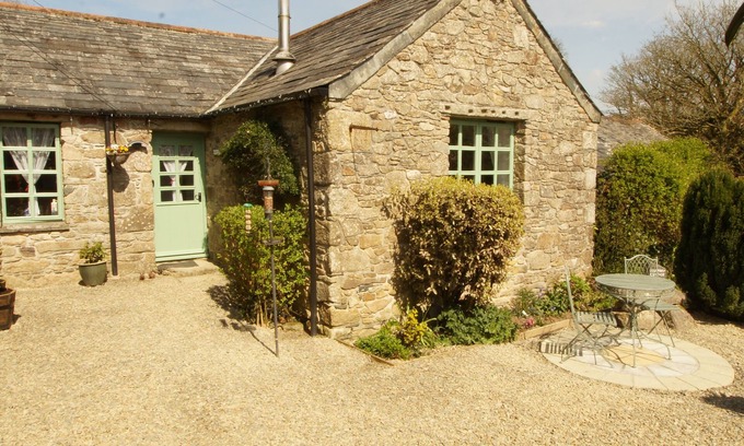 Lower Trengale Cottage | ROSEMARY Cottage is a Pretty Cottage with Lovely Views - Dog Friendly