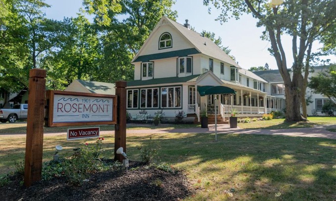Douglas Bed & Breakfast | Rosemont Inn Resort