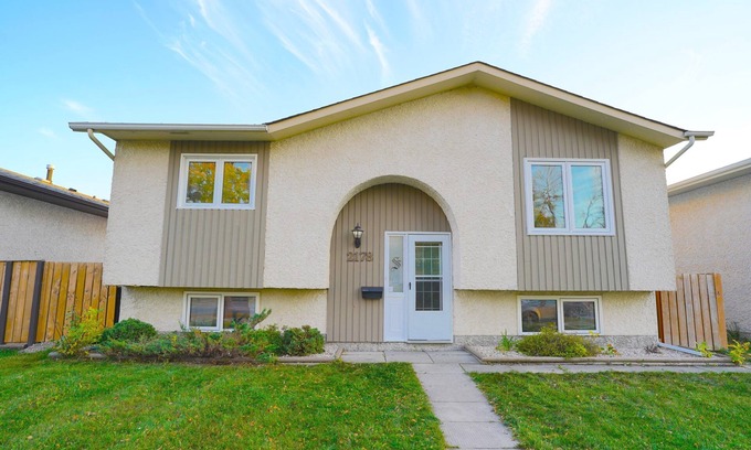Fort Gary Apartment | Rosemount ave home