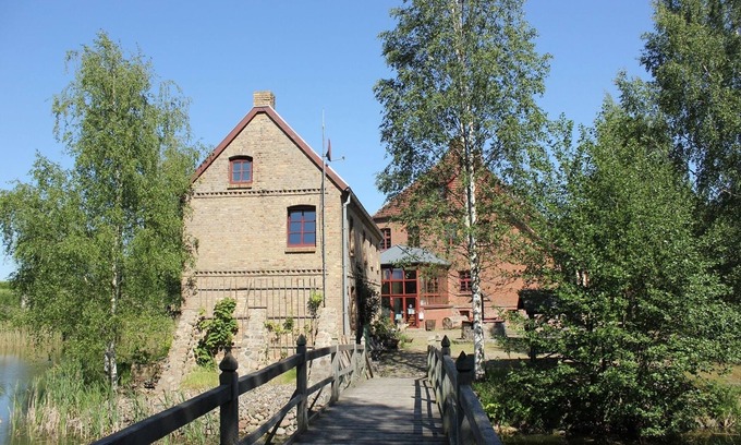 Gielow House | Rosenhaus (left) of the Liepen moated castle