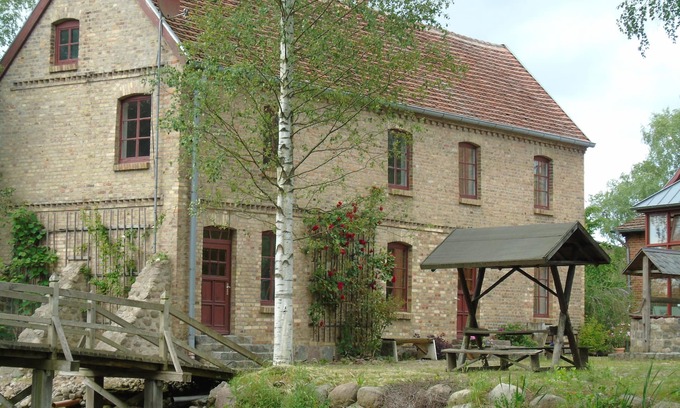 Gielow House | Rosenhaus (right) of the Liepen moated castle