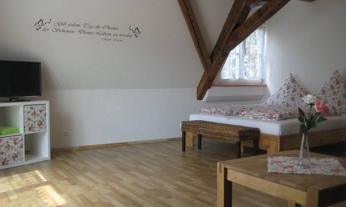 Sommerhausen Apartment | Rosenzauber Appartement mit frei gelegtem Fachwerk im 1. OG für max. 2 Personen