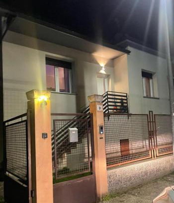 Linarolo Apartment | Roses