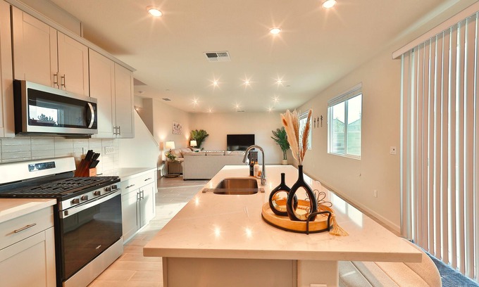 Pleasant Grove House | Roseville 5-Beds 3-Baths Family-Friendly Gem