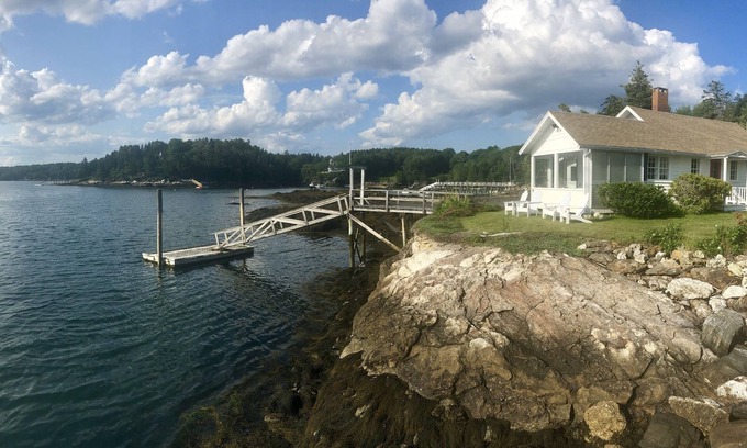 East Boothbay Cottage | Rosewater Cottage - Oceanfront on Linekin Bay!