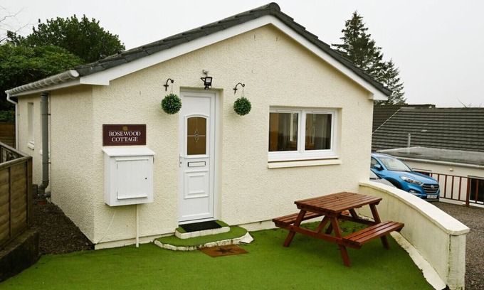 Fort William Cottage | Rosewood Cottage in Fort William Town Centre