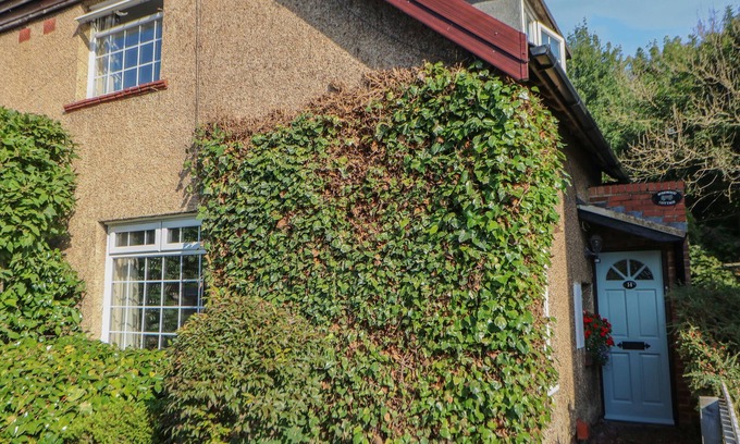 Durham Cottage | ROSEWOOD COTTAGE, with a garden in Durham