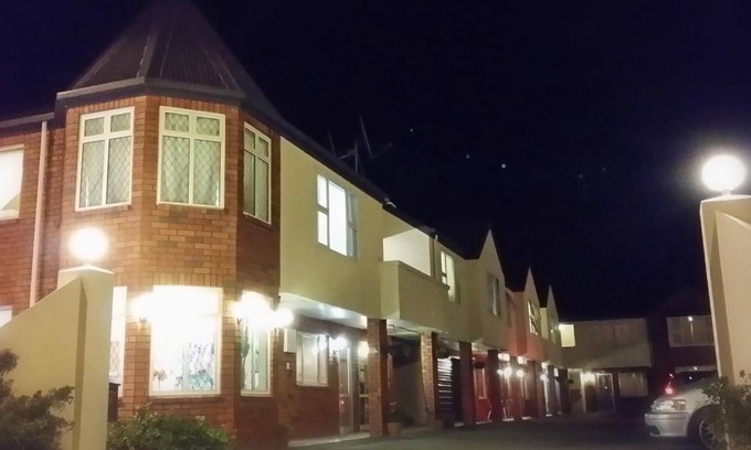 Sherborne Street Hotel | Rosewood Court Motel