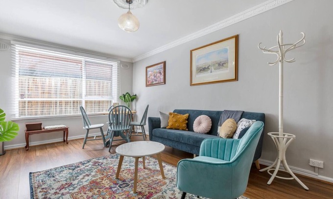 Windsor Apartment | Rosewood Lodge Cottage Charm off High Street
