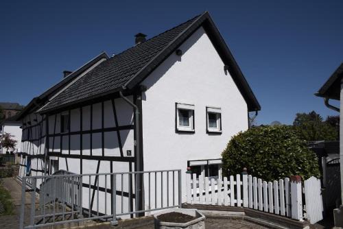 Kommern House | Rosige Zeiten, Ferien im Fachwerkhaus