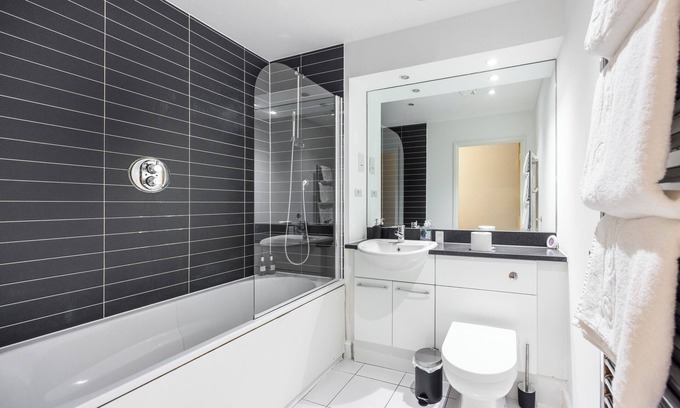 Canning Town South Apartment | Ross Corner 3 Bed Executive Apartment at ExCel