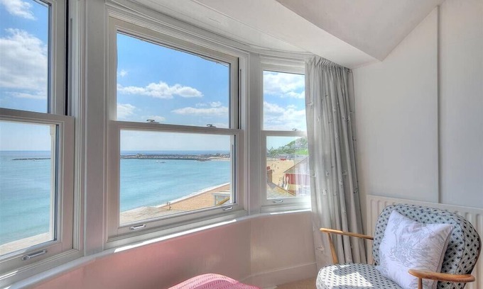 Lyme Regis Cottage | ROSS HOUSE, family friendly, country holiday cottage in Lyme Regis