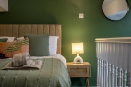 Rossendale Apartment | Rossendale 2 Bedroom House, Perfect For Contractors or Peaceful Family Getaways with Free Parking By Eason Stays