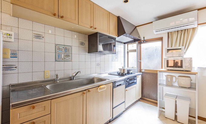 Nishinari House | Rosso