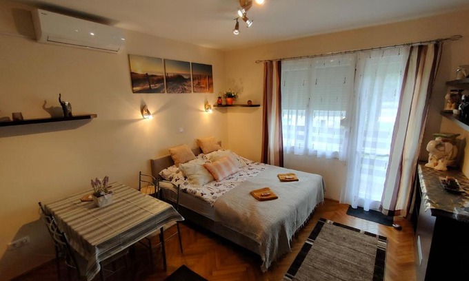 Vonyarcvashegy Apartment | Rosy Apartman