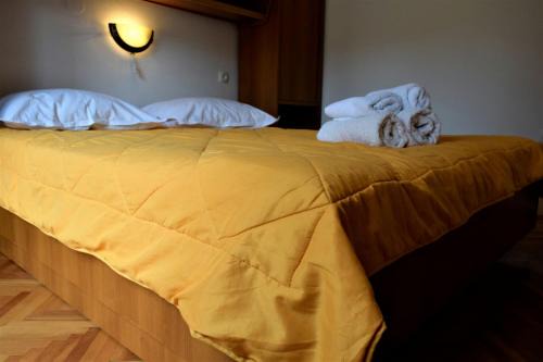 Suha Punta House | Rosy Room