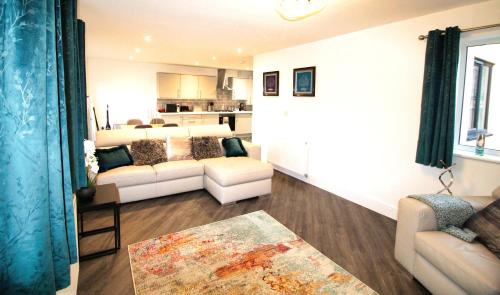 Rotherham House | Rotherham - Rawmarsh - 2 Bed Bungalow - New Build - High End Furnishings - Wheel Chair Accessible - Large Enclosed Garden - Dog Friendly