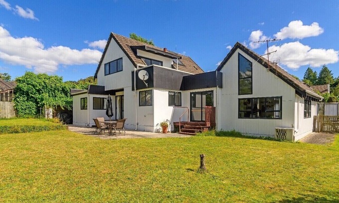 Lynmore House | Rotorua Redwood Retreat