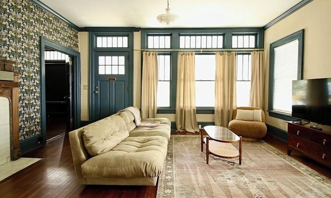 Macon House | Rou's Charming 3-bedroom house in Historic Vineville with WiFi, AC