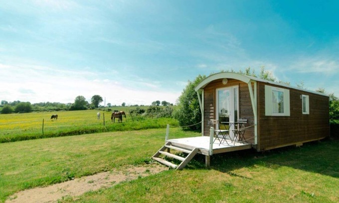 Curcy-sur-Orne House | Roulotte de 4 Personnes : Atypique et Tout Confort !
