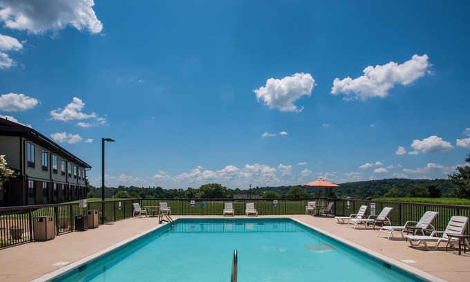 Orange Hotel | Round Hill Inn