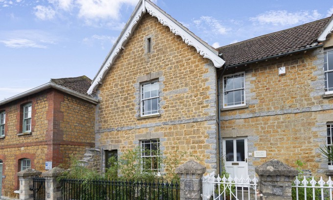 Castle Cary Cottage | Round House Cottage cleverly combines modern styling with original features