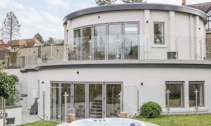 Church Stretton House | Round House