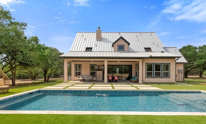 Round Top House | Round Top Ranchette Minutes From Henkel Square - Private Pool