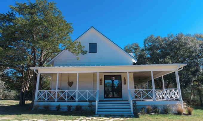 Round Top House | Roundtop show, Marburger Escape! 5 miles from downtown Roundtop!