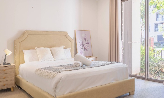 Rouse Hill House | Rousehill/4Br/Near train station/near shopping/park/swimming pool/