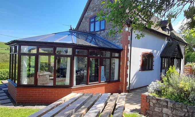 Bromlow Cottage | ROWAN COTTAGE, family friendly, with a garden in Gravels Bank