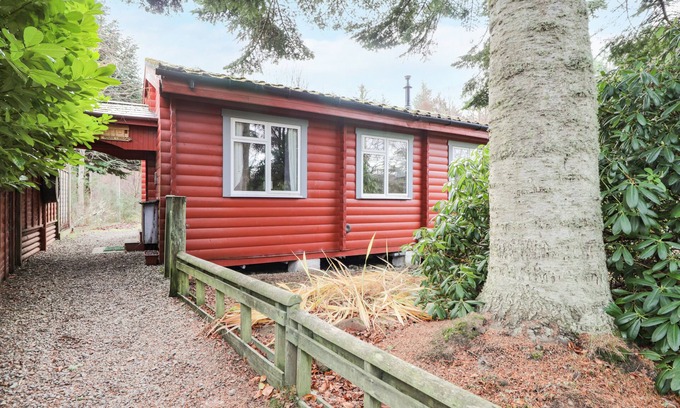 Marybank Cottage | ROWAN LODGE, pet friendly, with a garden in Strathpeffer