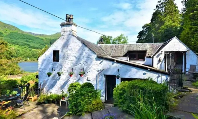 Arrochar Cottage | Rowantree Cottage - sleeps 11 guests in 5 bedrooms