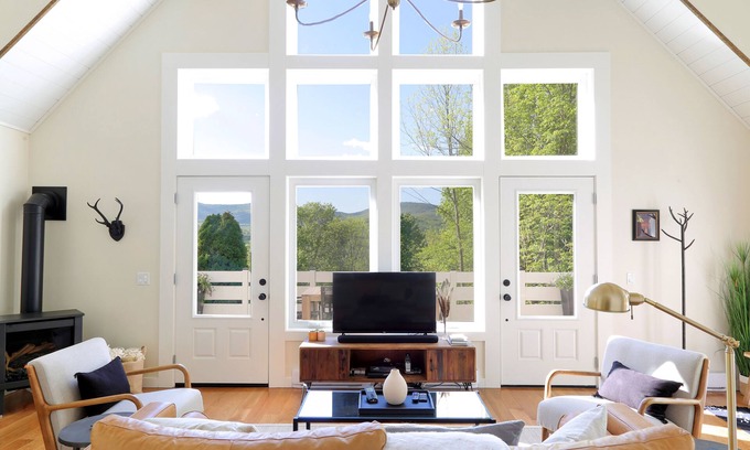 Roxbury House | Roxbury private 3BR w/fire-pit, sweeping Mt views- 5 wooded acres. Near Skiing!
