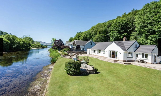 Pooley Bridge Cottage | Roxby, Pooley Bridge - a cottage that sleeps 6 guests in 3 bedrooms