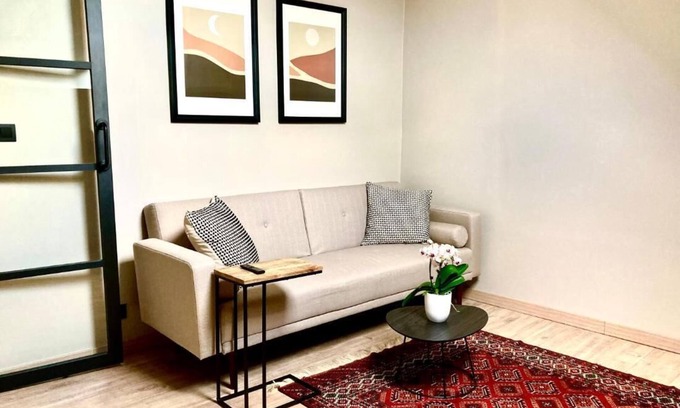 Sterrebeek Apartment | Roya’s Home private studio