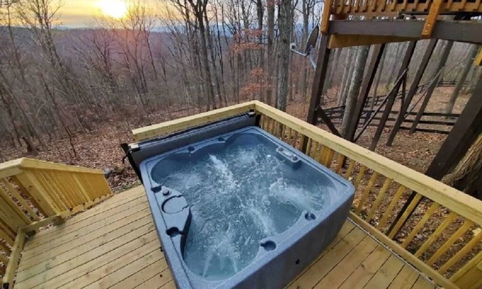 Front Royal Cabin | ♛Royal A-Frame♛HOT TUB★PetsOK★WoodStove★FASTwifi